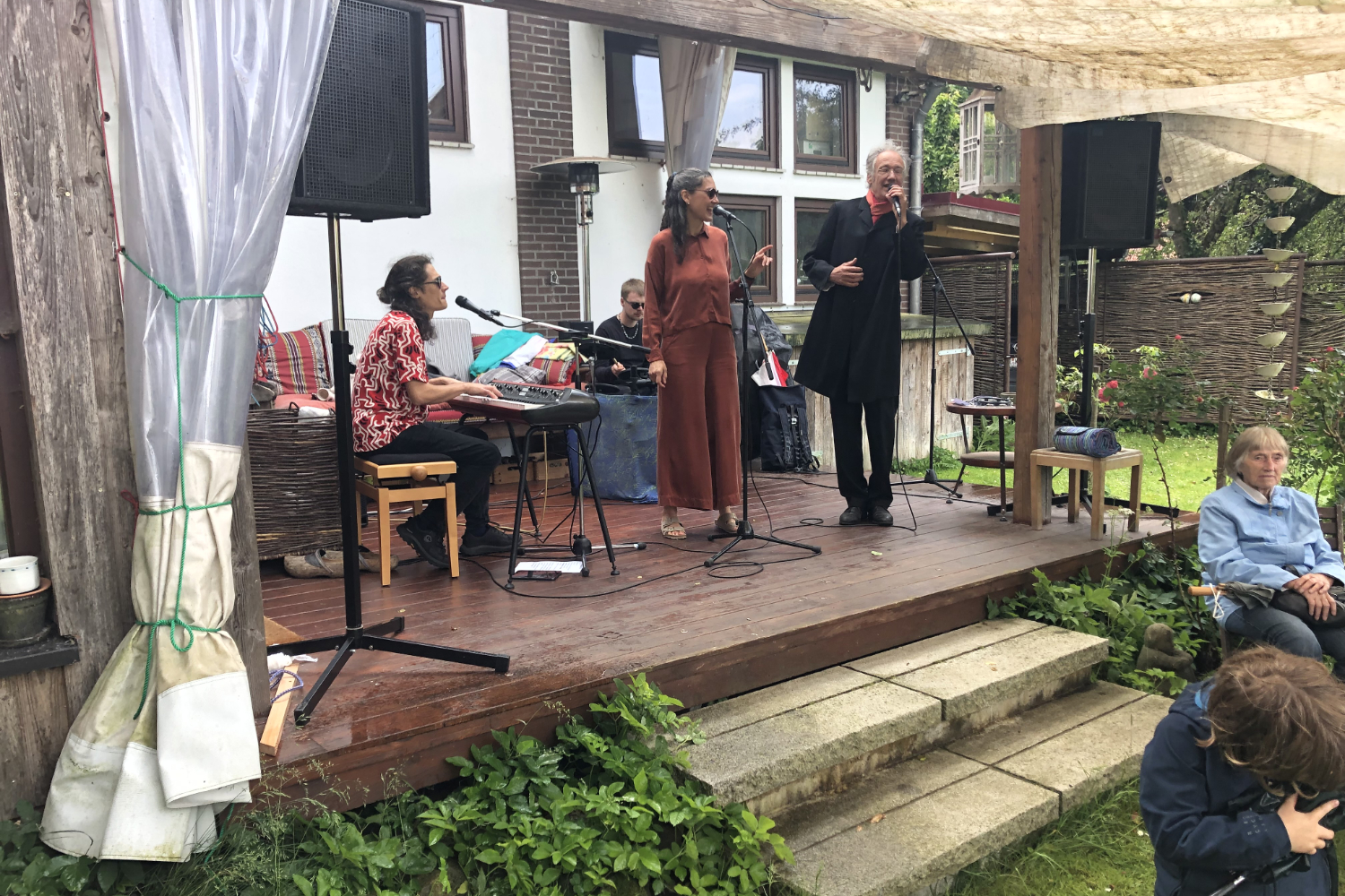 Traditionelles PicknickGartenKonzert